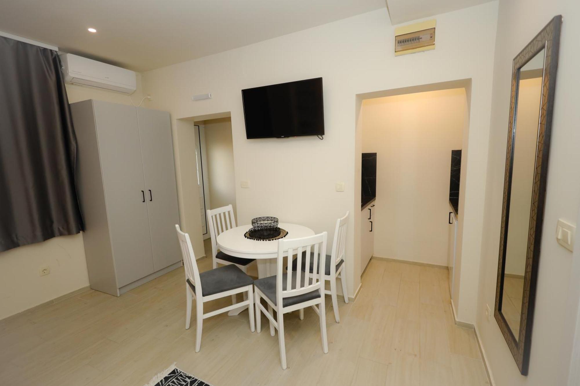 Apartments Milanovic Herceg Novi Bilik gambar