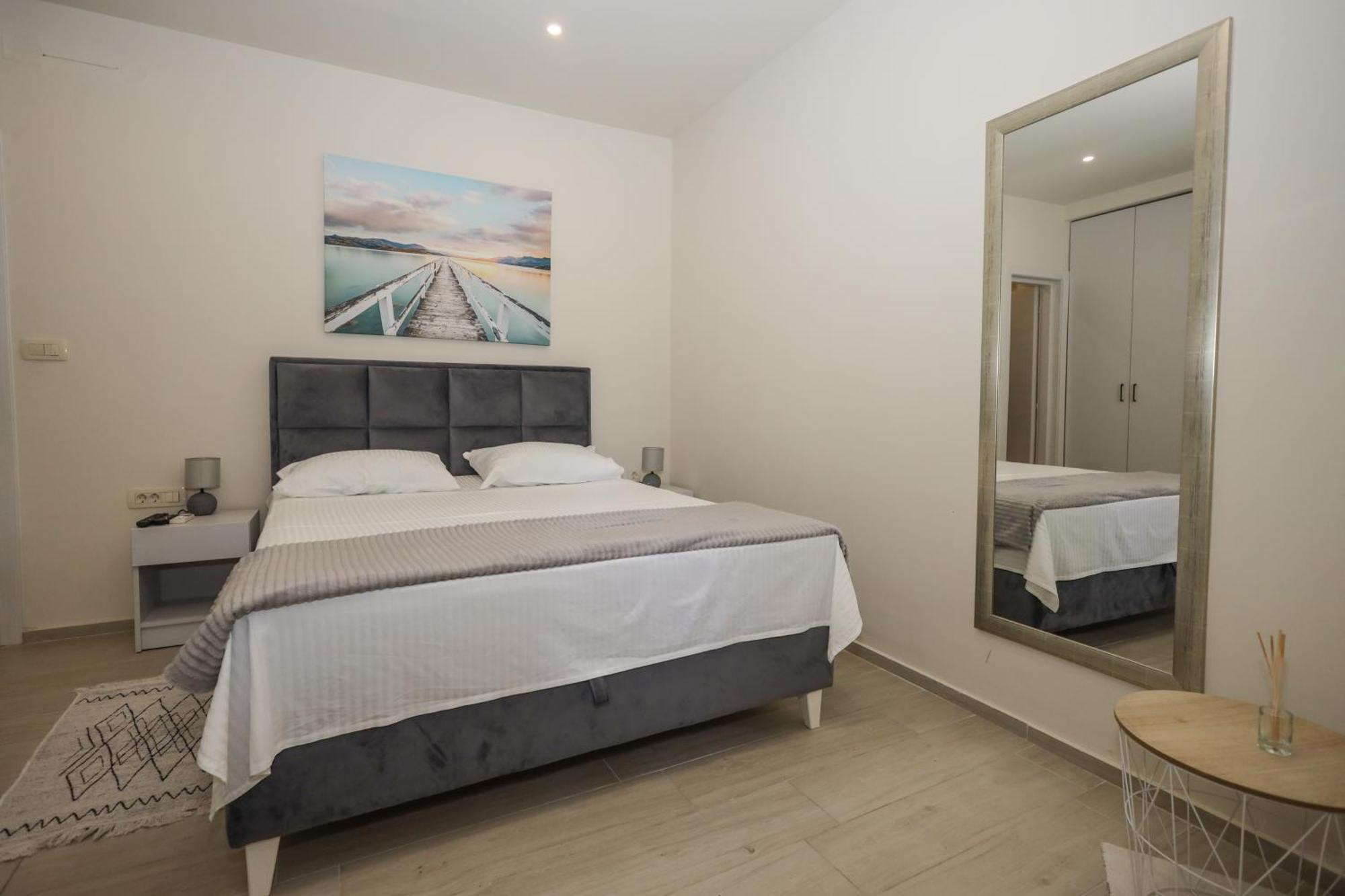 Apartments Milanovic Herceg Novi Bilik gambar
