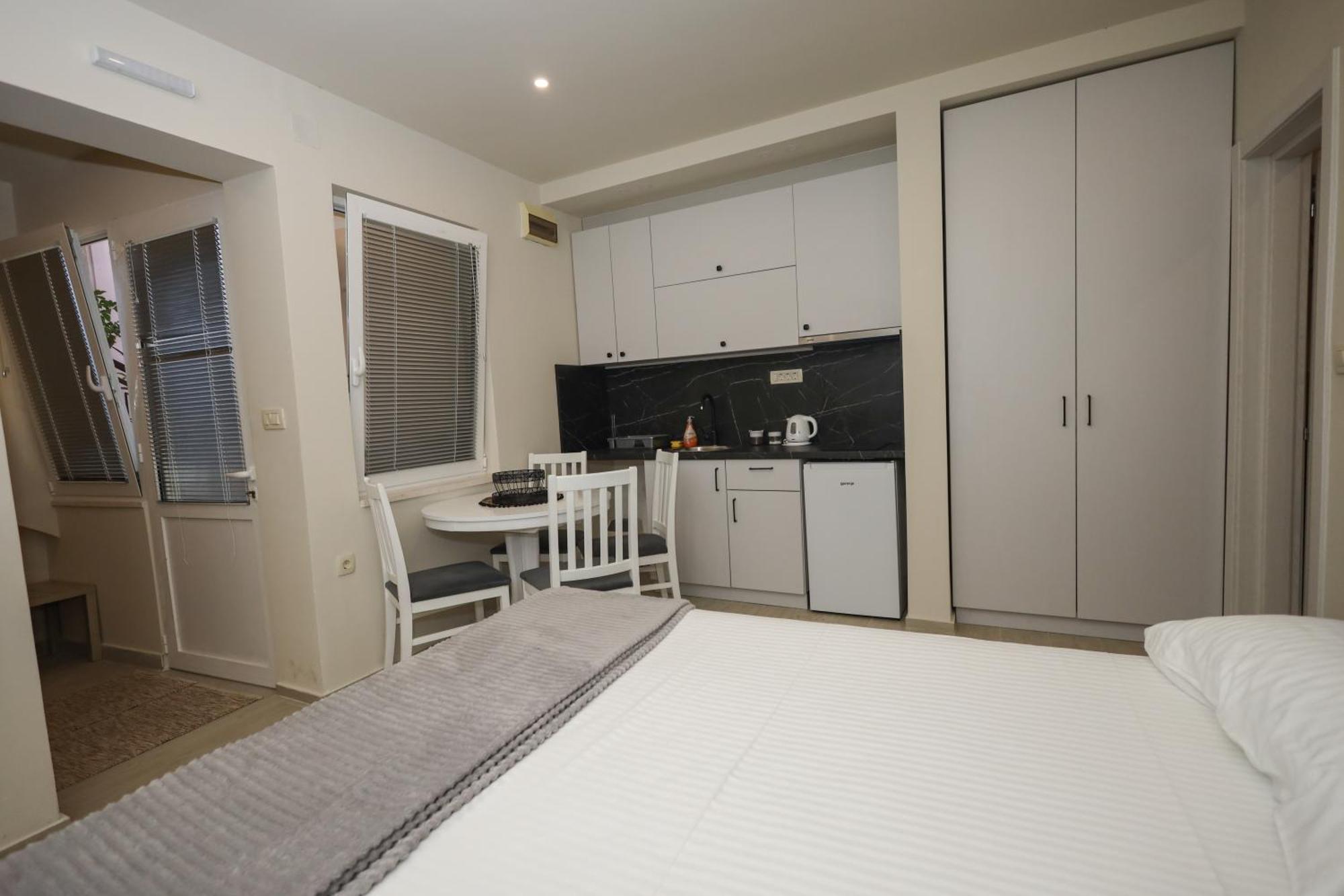 Apartments Milanovic Herceg Novi Bilik gambar