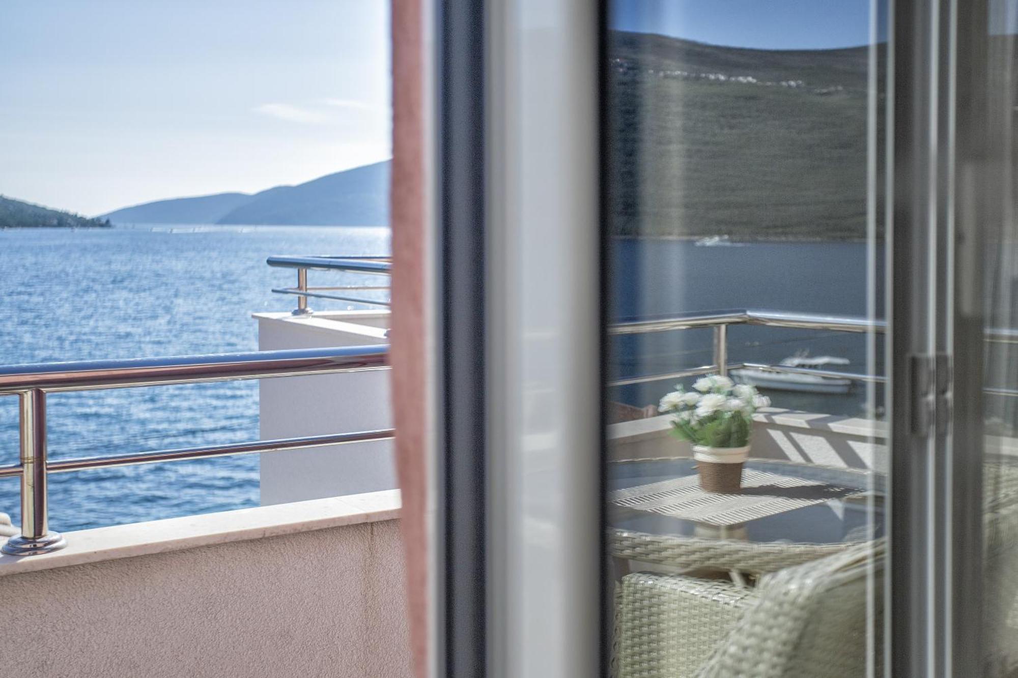 Apartments Milanovic Herceg Novi Bilik gambar