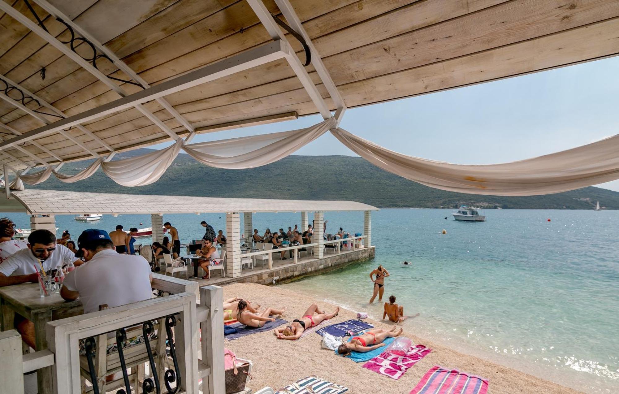 Apartments Milanovic Herceg Novi Bilik gambar