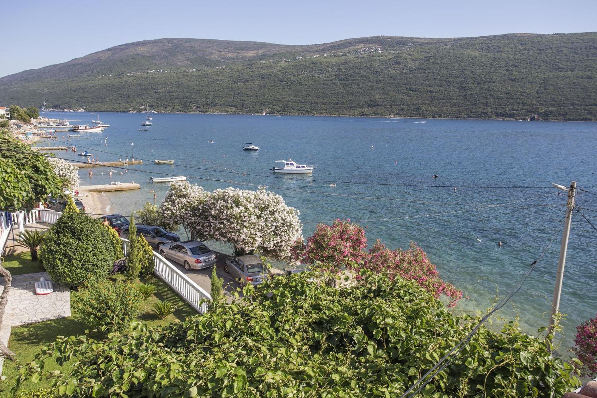 Apartments Milanovic Herceg Novi Bilik gambar